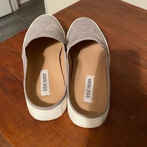Steve Madden slip ons